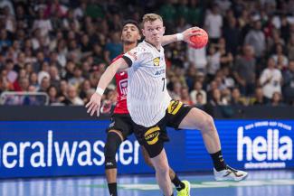 Handball-Nationalspieler Timo Kastening mit Ball während eines Vorbereitungsspiels